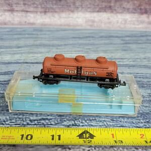 Vintage Atlas N scale Mobile gas 3 lid tanker train car brown & white with case